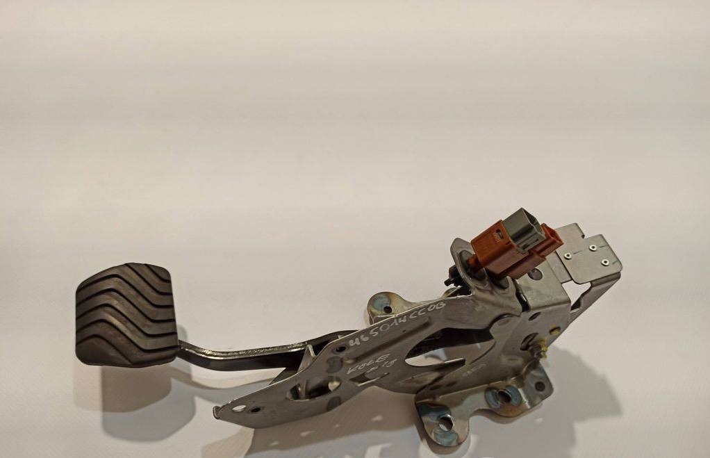 Renault Koleos II Pédale de frein 465014CC0B