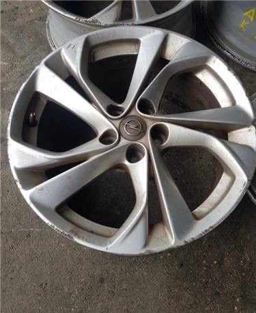 Opel Astra J Jante alliage R12