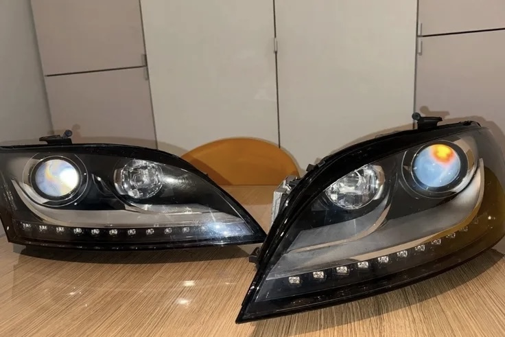 Audi TT 8J Xenon-Scheinwerfer links, rechts 2011