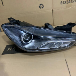 Phare avant droit Xénon (côté passager) pour Maserati Ghibli M157 2014-2017