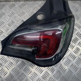 Feu arrière droit Opel Adam 2015  OEM 13354583 / 39177860