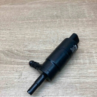 BMW F10 520d  WINDSCREEN HEADLIGHT WASHER PUMP 2014